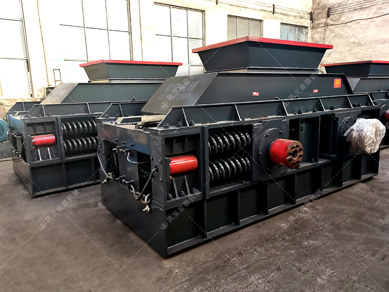 時(shí)產(chǎn)100噸瓜米石對(duì)輥制砂機(jī)多少錢？