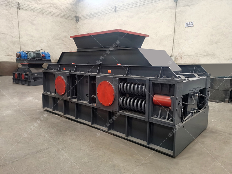 時(shí)產(chǎn)30-300噸玄武巖對(duì)輥制砂機(jī)生產(chǎn)線(xiàn)配置及工藝流程介紹