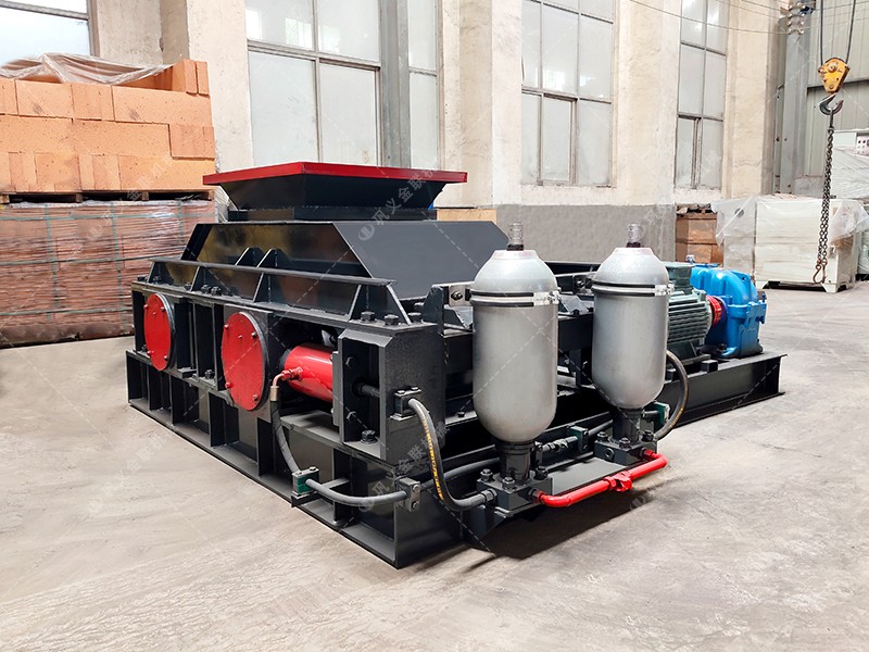 如何正確操作石英石對(duì)輥制砂機(jī)以提高生產(chǎn)效率？