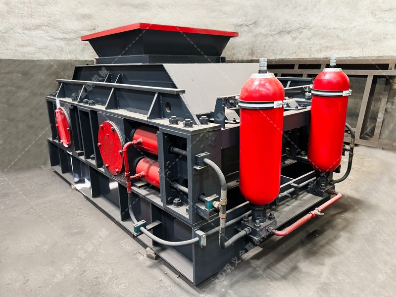 如何正確操作石英石對(duì)輥制砂機(jī)以提高生產(chǎn)效率？