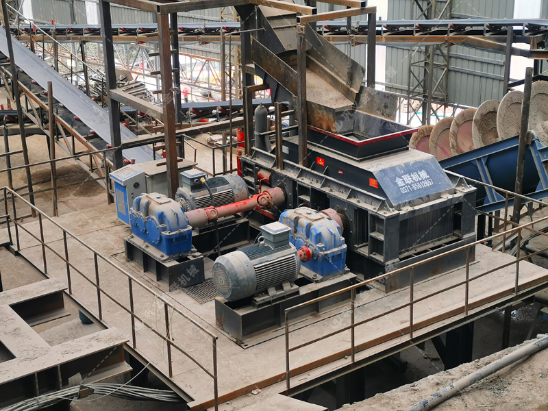 礦用液壓對(duì)輥制砂機(jī)如何實(shí)現(xiàn)砂石細(xì)碎與高產(chǎn)雙提升？