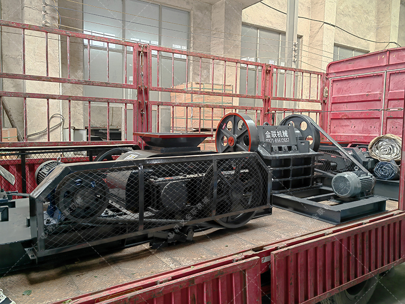 大塊煤矸石直接喂料會(huì)損壞設(shè)備？狼牙齒輥為何敢承諾'來(lái)者不拒'？